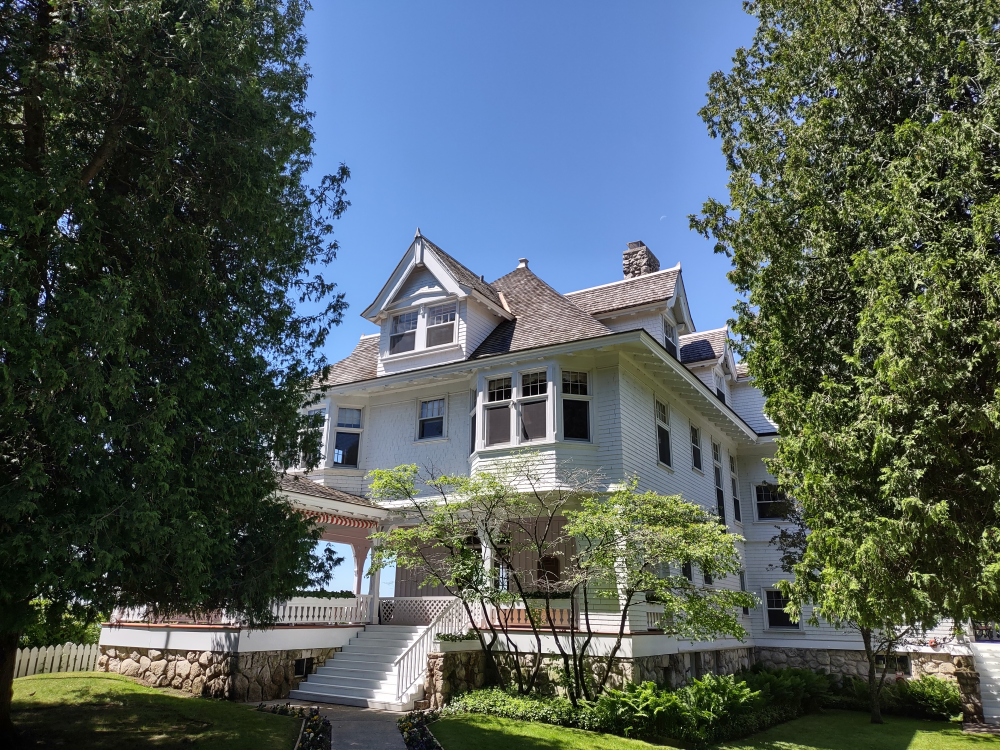 One of the houses on the island.